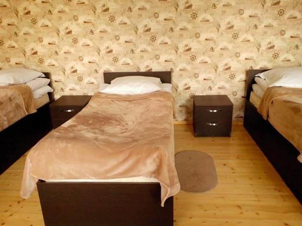 Red Stone Guest House Kazbegi Eksteriør billede