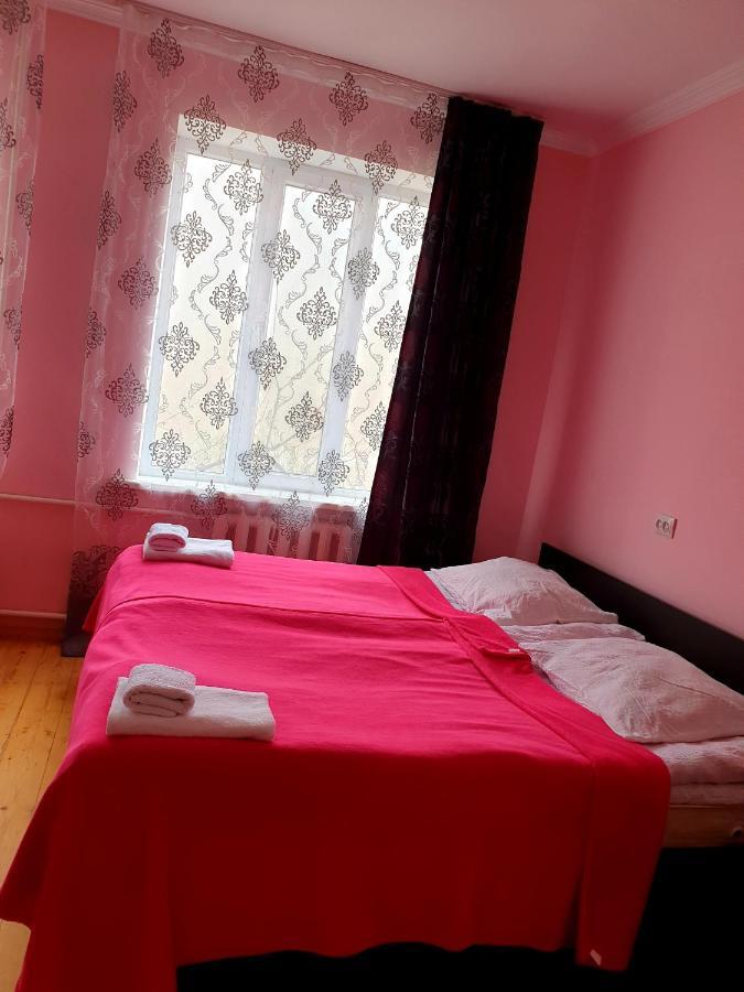 Red Stone Guest House Kazbegi Eksteriør billede