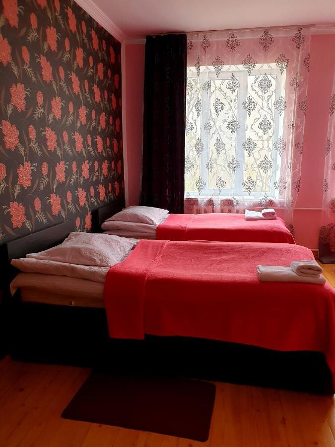 Red Stone Guest House Kazbegi Eksteriør billede
